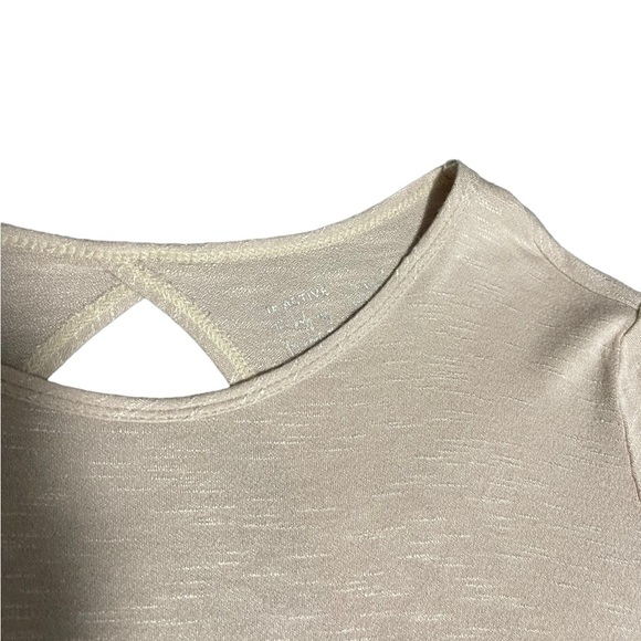 Active Keyhole Top - Picture 3 of 4